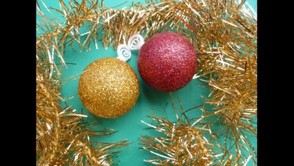 Fabriquer de jolies boules de Noël en paillettes !