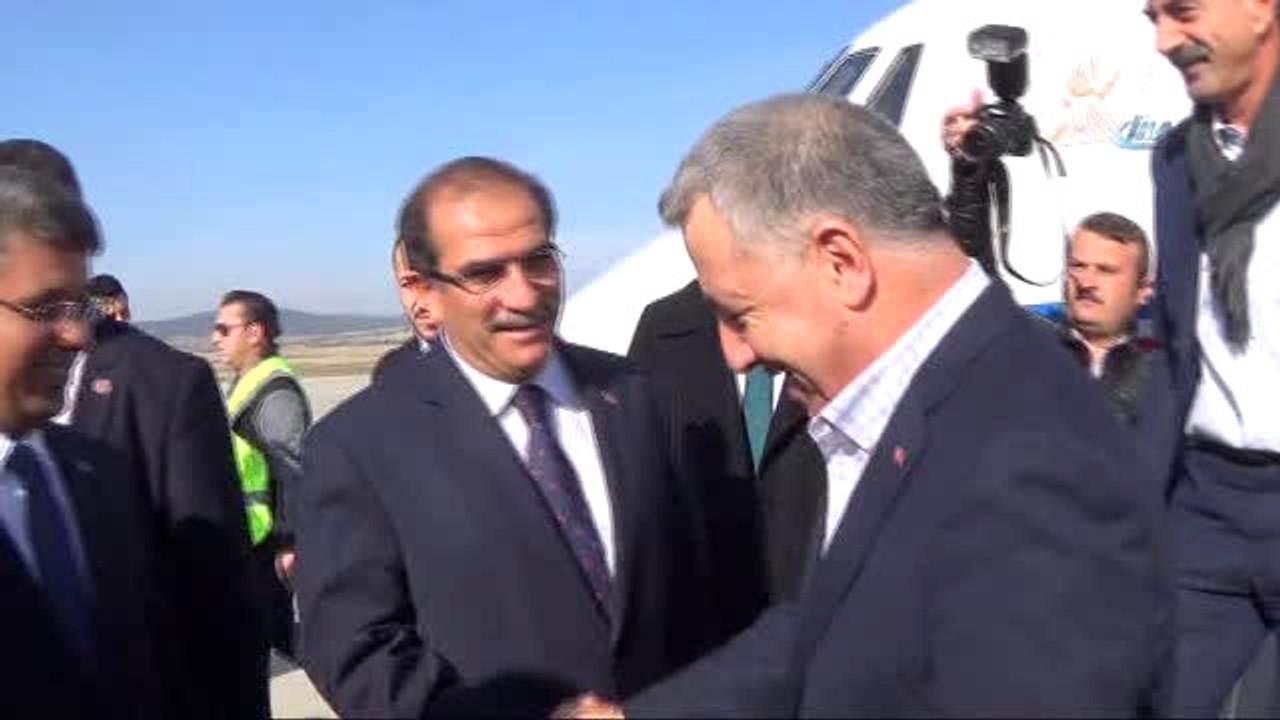 Bakan Ahmet Arslan, Uşak'ta AK Parti Merkez İlçe Kongresine Katıldı