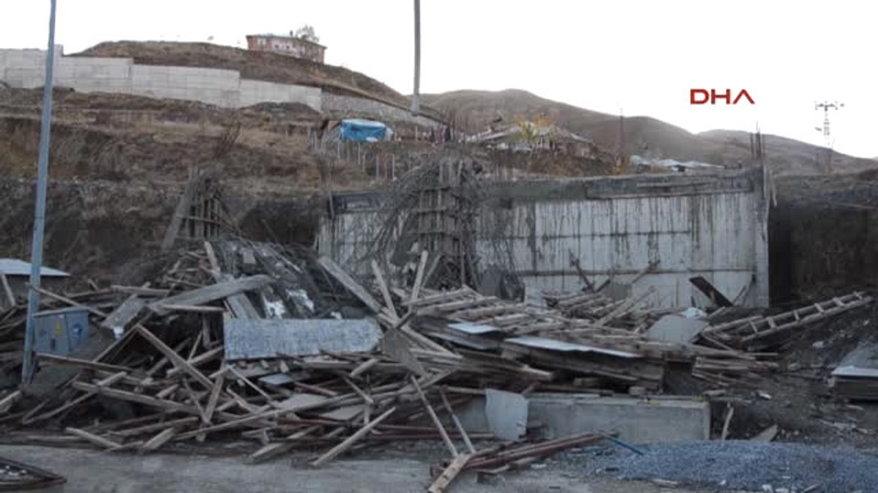 Hakkari Hakkari'de İşyeri İnşaatında Çökme 2 Yaralı