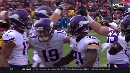 Wright catches screen pass and runs in for 7-yard TD