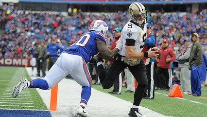 Drew Brees can't find anyone open, runs in the TD himself