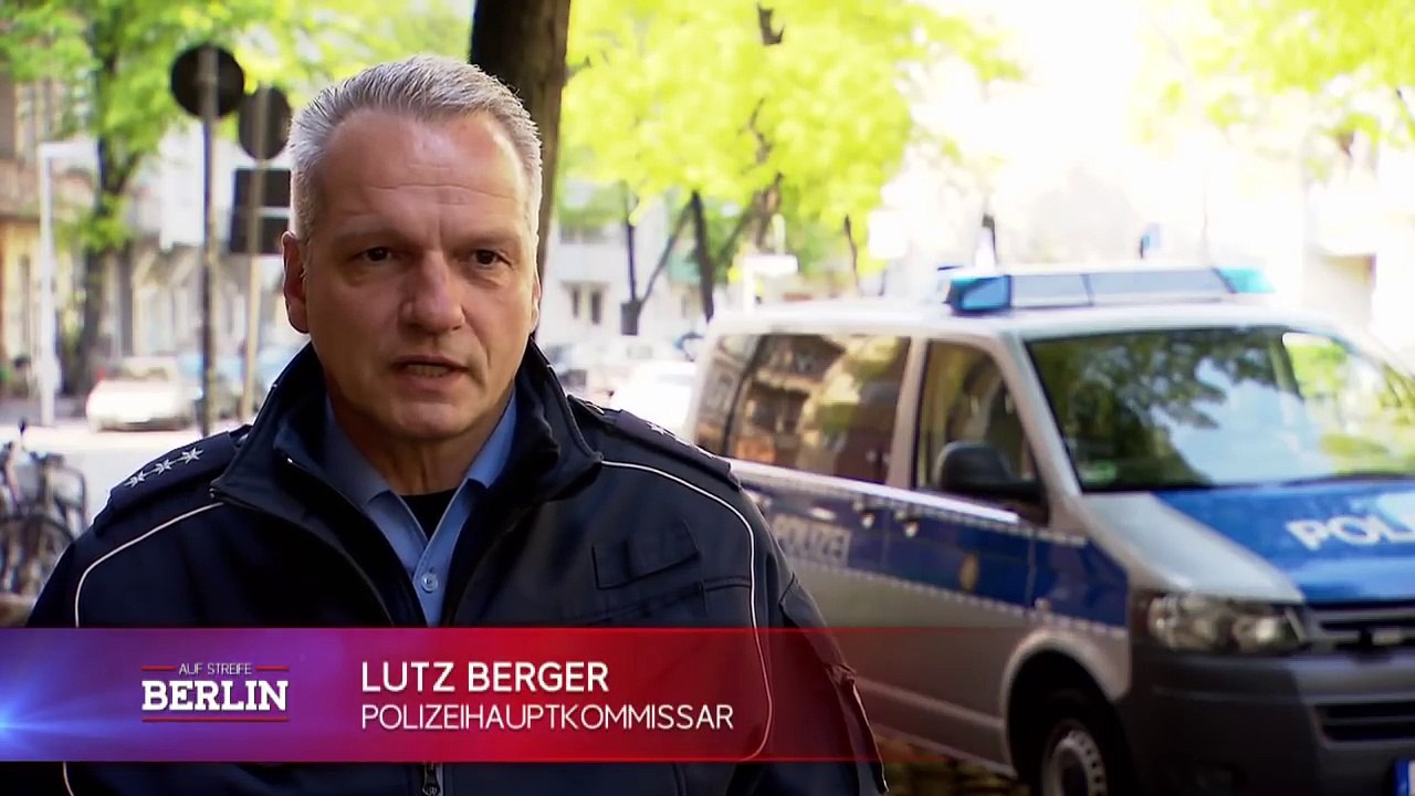 'Wir haben Hunger!' - Kinder bitten auf der Straße um Geld | Auf Streife - Berlin | SAT.1 TV