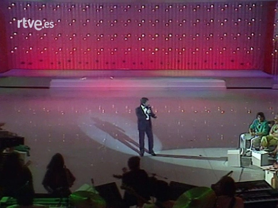 Sacha Distel - Tu es le soleil de ma vie - Toute la pluie tombe sur moi