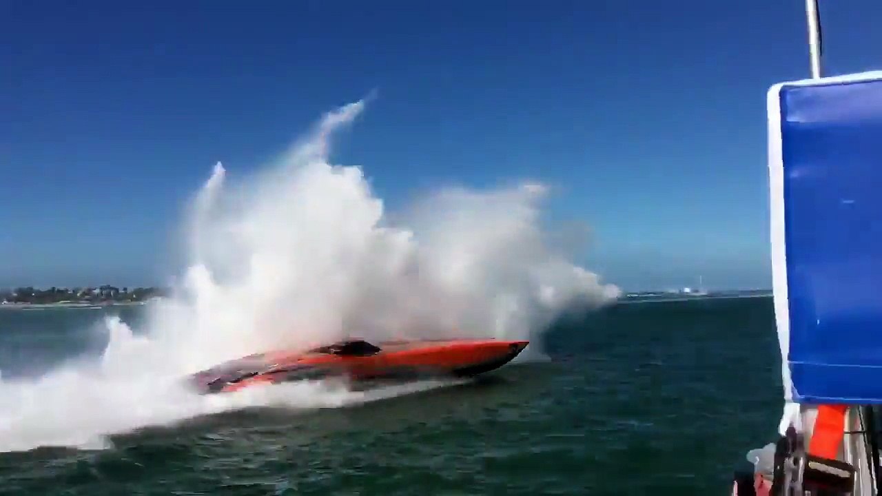 Super Boat Crashes During Race in Key West