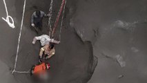 근로자 2명 작업 중 모래에 묻혀...1명 사망·1명 위독 / YTN