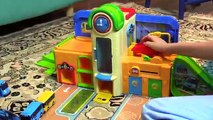 George da Peppa Pig e Hulk No Posto do Tayo The Litle Bus Toys (Parte 1) - 꼬마버스 타요