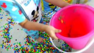 Bad Kid Steals Candy IRL Learn Colors with Candies for Children Family Fun, Kids Pretend Play-l8sxVB9Tzpw