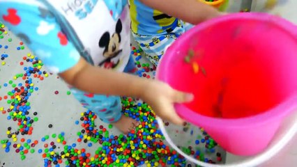 Bad Kid Steals Candy IRL Learn Colors with Candies for Children Family Fun, Kids Pretend Play-l8sxVB9Tzpw