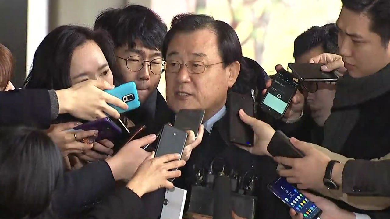 이병기 前 원장 출석...'뇌물' 정황 추궁 / YTN