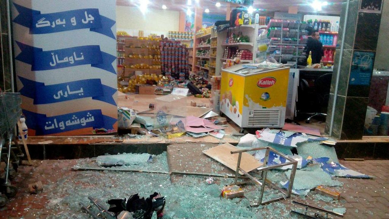 Εκατόμβη νεκρών από τα 7,3 Ρίχτερ στη μεθόριο Ι...