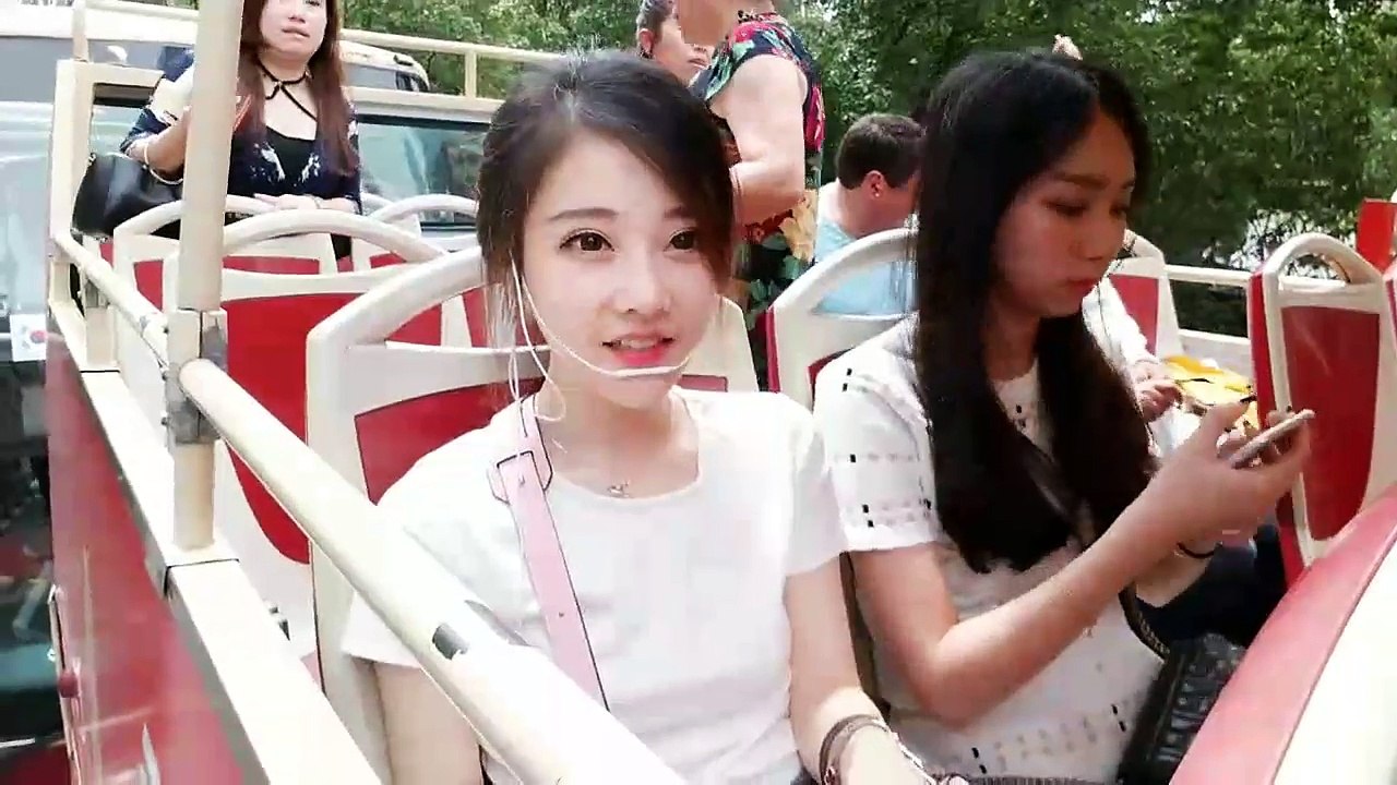 馮提莫 “七里香” in 上海戶外 雙層敞篷巴士