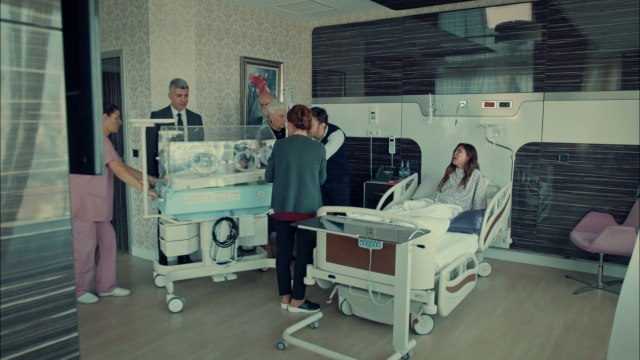 İstanbullu Gelin 24. Bölüm İpek Sinir Krizinde