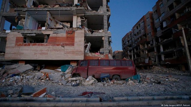 7.3 büyüklüğündeki deprem büyük hasara yol açtı