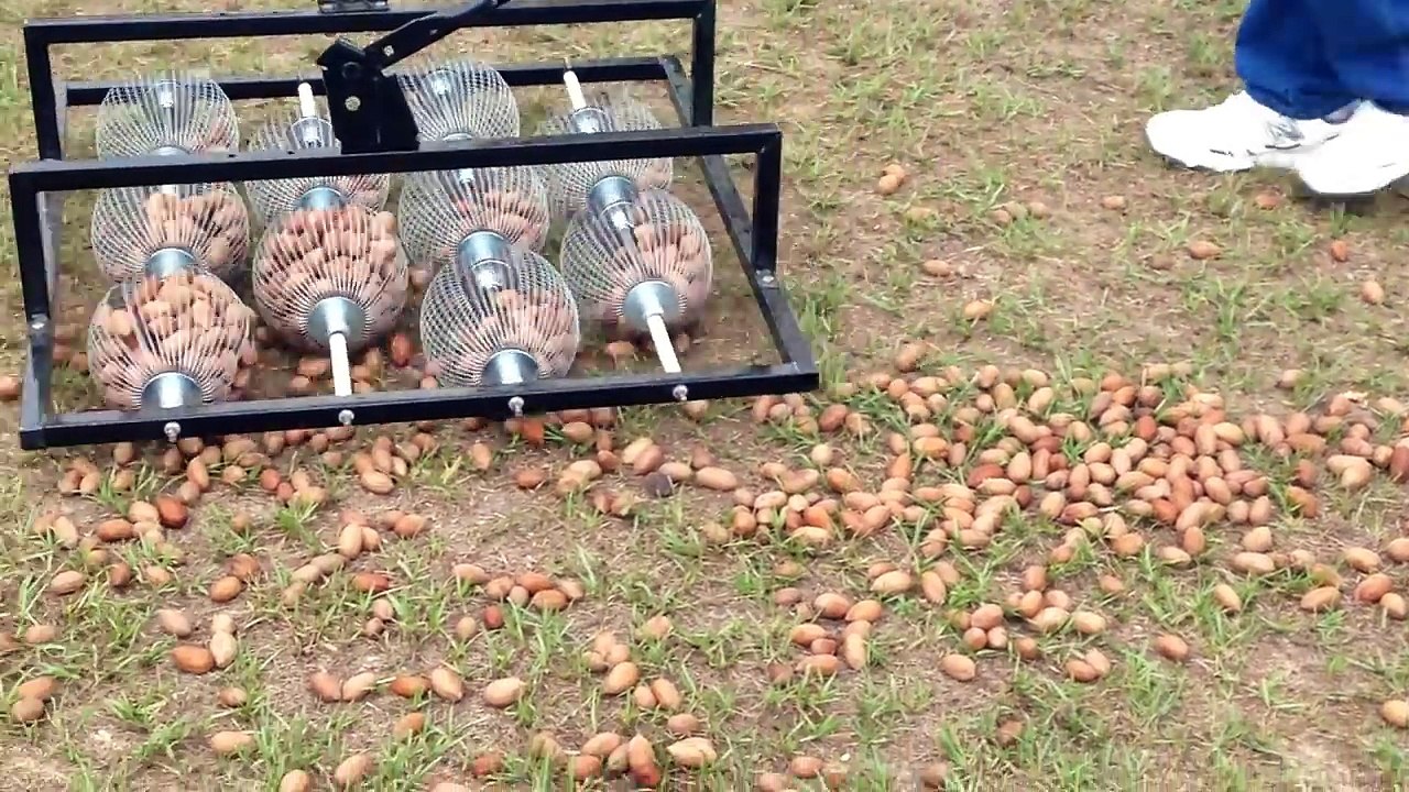 Bricolage d'un outil fou : il ramasse des centaines de noix dans son jardin  en quelques secondes ! - Vidéo Dailymotion