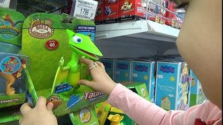 VLOG: Покупаем игрушки в Детском Мире для победителя моего конкурса
