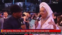 Ünlü Şarkıcı Rita Ora, Ödül Törenine Bornoz Giyip Geldi