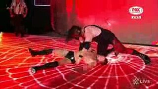 KANE ATACA A FINN BALOR EN ESPAÑOL WWE RAW 301017 EN ESPAÑOL