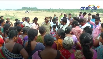 ஆற்றில் இறங்கி போராட்டம் நடத்தியதால் பரபரப்பு- வீடியோ