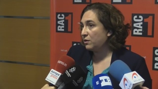 Colau critica las alianzas de derechas de los socialistas catalanes