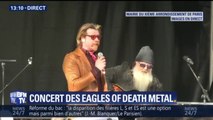 Commémorations du 13-Novembre: les Eagles of Death Metal improvisent un concert devant la mairie du 11e