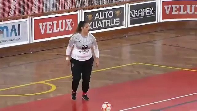 Guarda-redes do Benfica marca de baliza a baliza frente ao Sporting