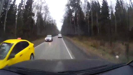 Un automobiliste se fait foncer dessus par… une roue !