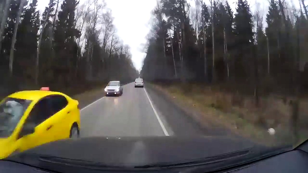 Un automobiliste se fait foncer dessus par… une roue !