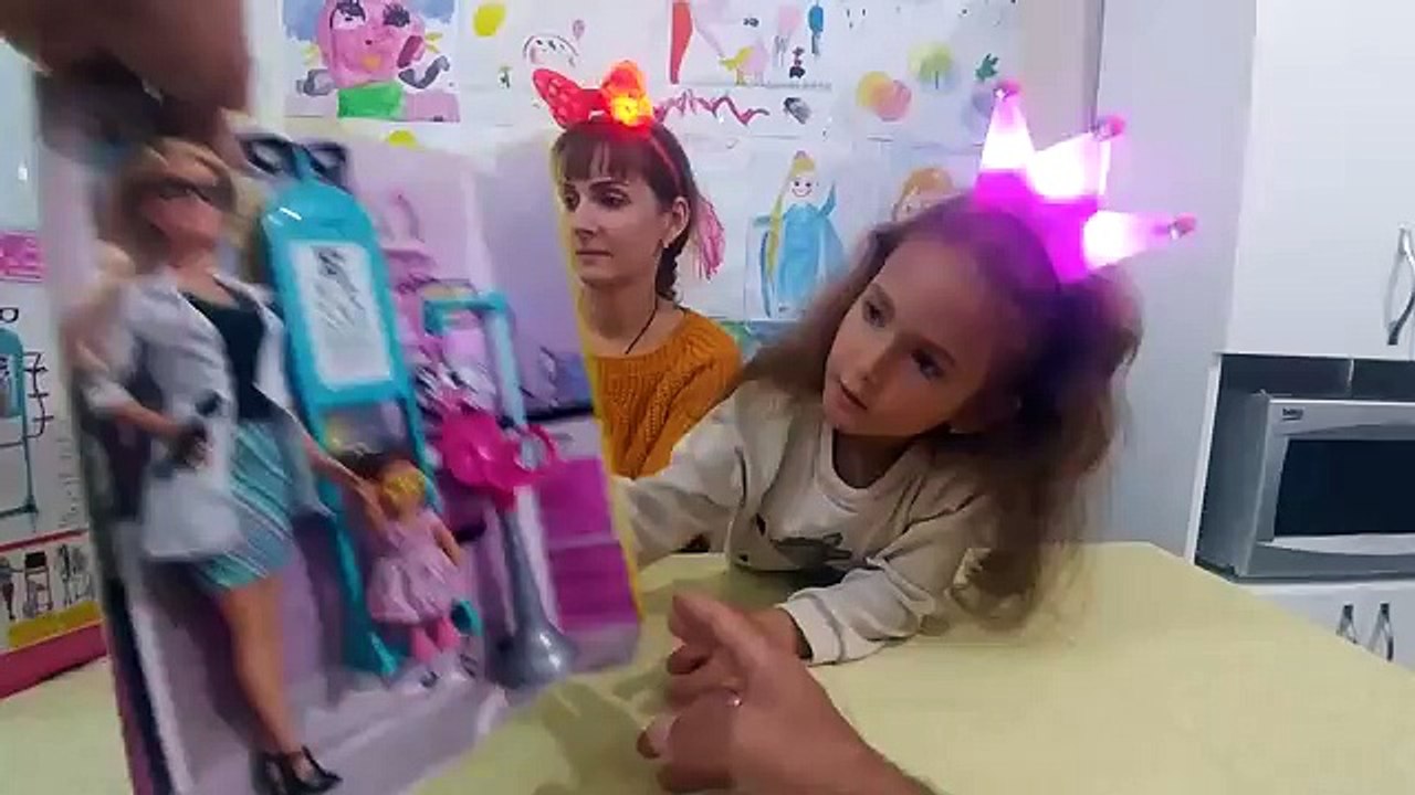 Barbie göz doktoru oyuncak kutusu açtık, eğlenceli çocuk videosu, toys unboxing