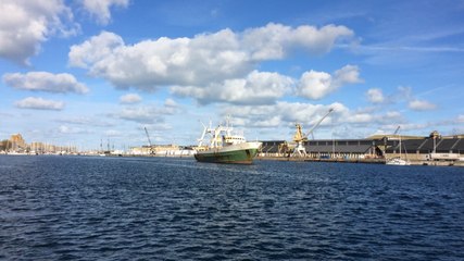 Le Grande Hermine quitte le port