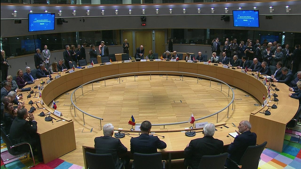União Europeia lança pacto de defesa