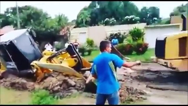 Heavy Equipment Heavy Truck Fails 2017 Excavator Accidents Caught On Tape Construction Machine Win