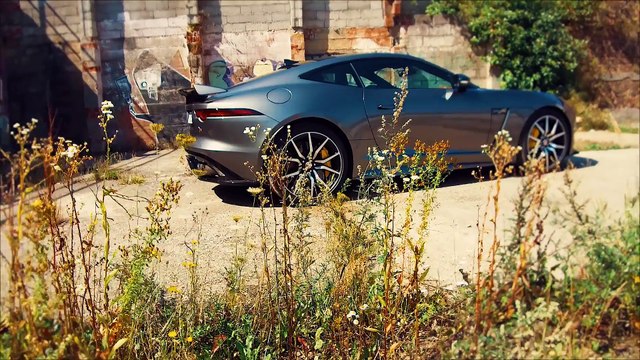 Jaguar F-Type SVR Coupe - Die große Raubkatze im Test