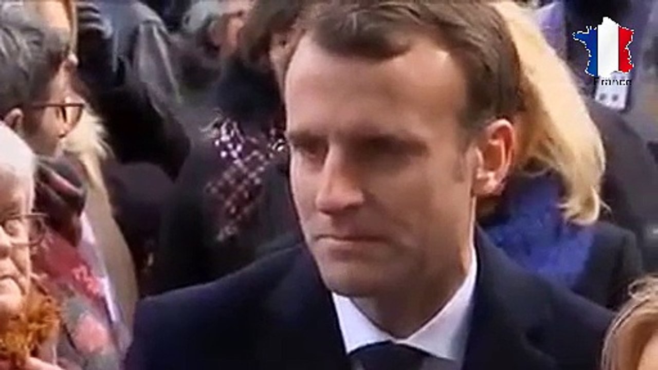L'émotion d'Emmanuel Macron devant le bataclan