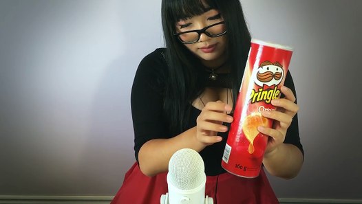 Asmr Eating Pringles ~ Crisp Mouth Sounds And Tapping Видео Dailymotion 
