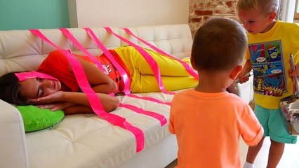 BAD BABY ПРАНК В ТУАЛЕТЕ! FUNNY BABY PRANK with Sticky tape _ Nursery Rhyme song Learn Colors with-eTTPonhl0D4