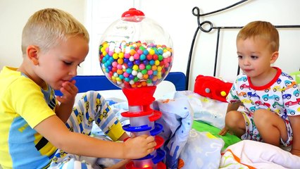 Bad Kids Walk Through the Wall - Kids Prank their Mommy, Family Fun Toy for Kids-MQW-Kub6XMs