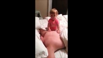 Ce papa aux reflexes incroyables sauve sa fille