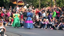 Disneylands new Christmas Fantasy Parade (in HD)