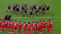 Les Néo-zélandais et les Tongiens se lancent dans un incroyable face-à-face avant le match.