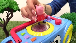 Peppa pig in dangerous  Train videos & Peppa pig toys. Toy story with toy train  and kids toys.-KktftW94LJg