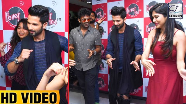 Shahid Kapoor DANCES With Fans During Padmavati Promotions