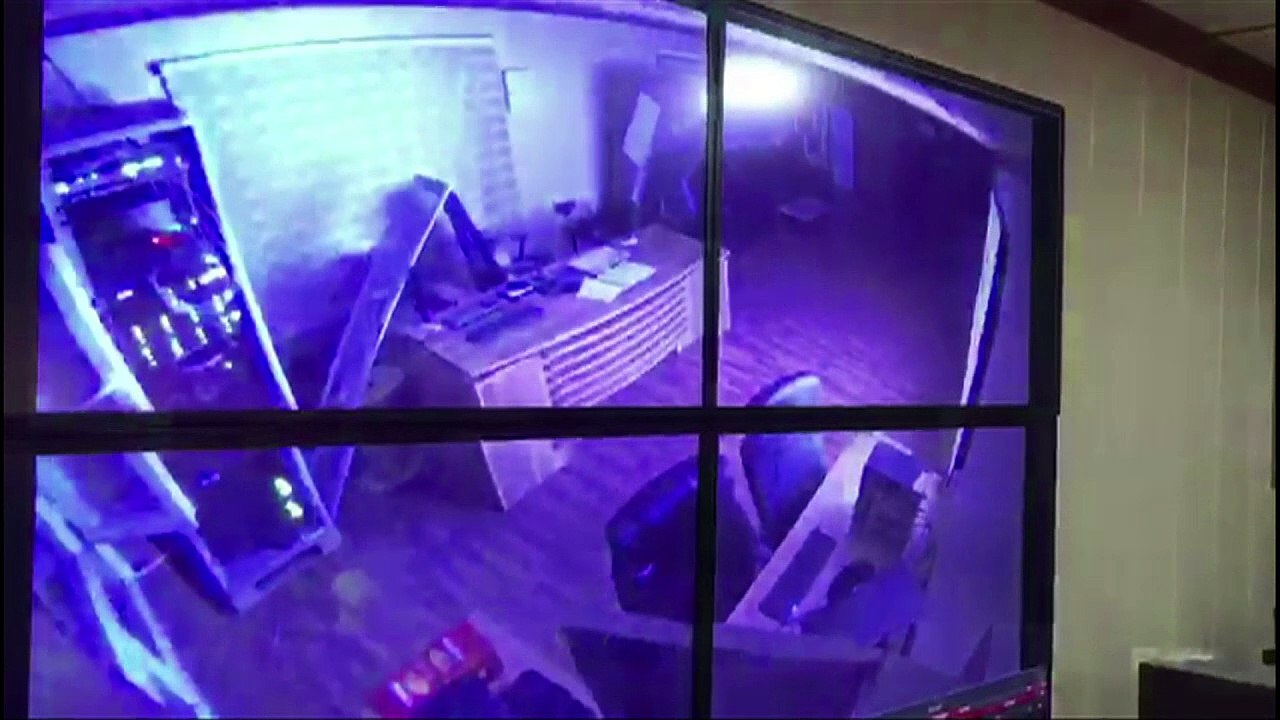 Zehntausende Iraner verbringen die Nacht im Freien