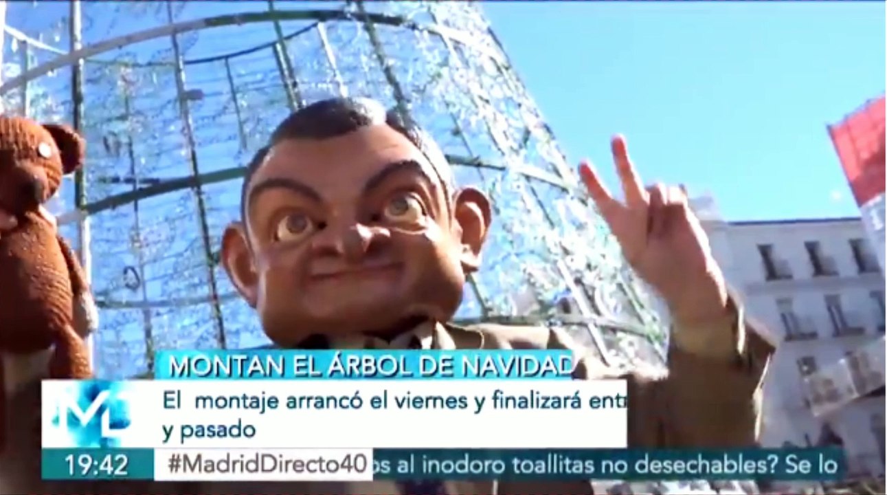 MONTANDO EL ÁRBOL NAVIDEÑO DE SOL