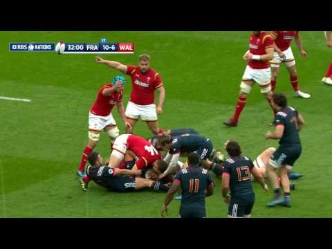 Incredible out the back door pass from Baptiste Serin! | RBS 6 Nations