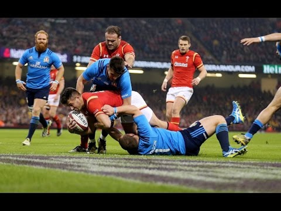 Rhys Webb scores a try after sniping run! | RBS 6 Nations