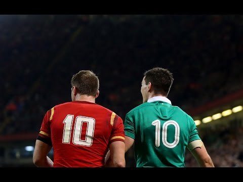 Biggar 30 metre drop-goal hits the upright! | RBS 6 Nations