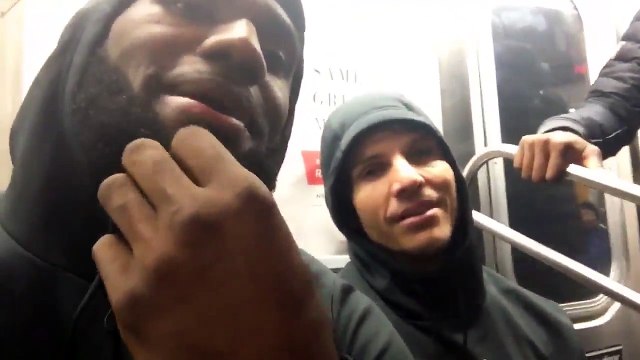 Lebron James et son équipe NBA rentrent en Métro de leur match de Basketball !