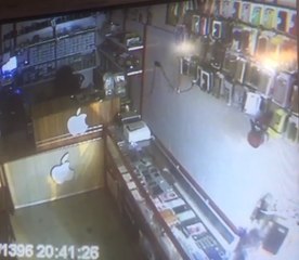 Products Shake in Phone Store as Earthquake Hits Iran