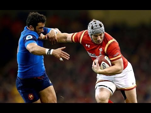Great take from Biggar and offload to Davies! | RBS 6 Nations