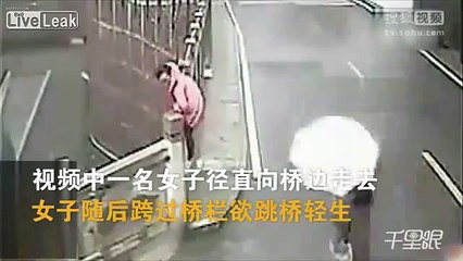 Number of people help pull suicidal woman from the bridge